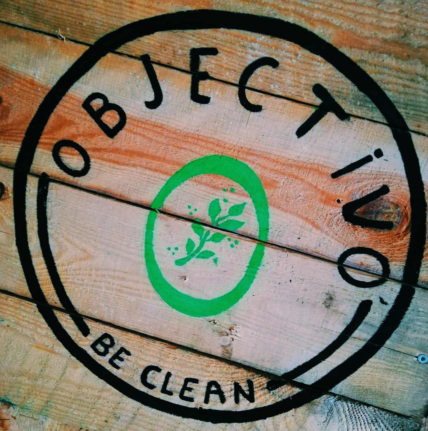 Objectiv0 - Logo sur bois